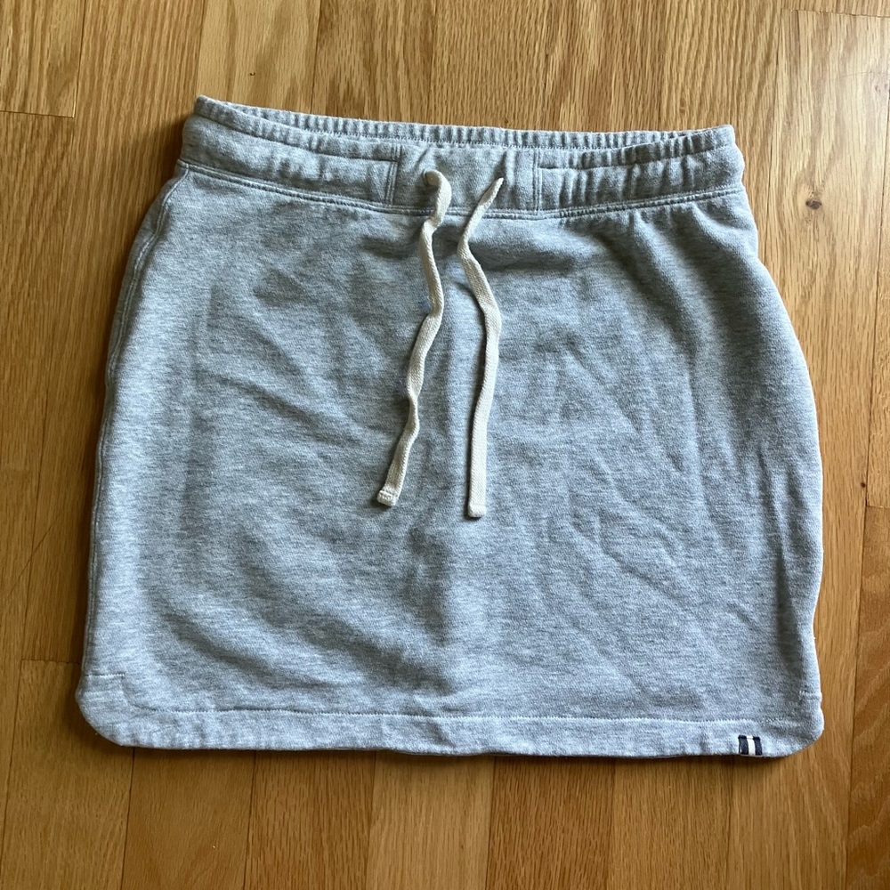 Gap light grey mini sweatskirt size S